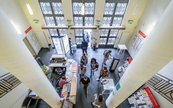 Le rôle des avis en ligne dans la recherche d’emploi à Paris