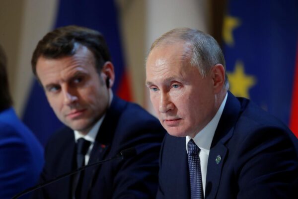 Macron s’abaisse à un nouveau dialogue humiliant avec Poutine