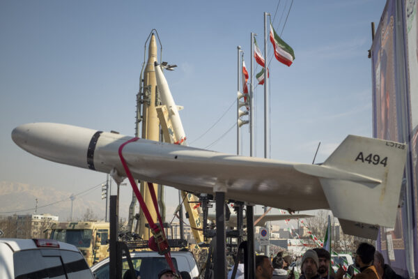 L’Iran lance une offensive massive de drones contre Israël, déclenchant une crise géopolitique