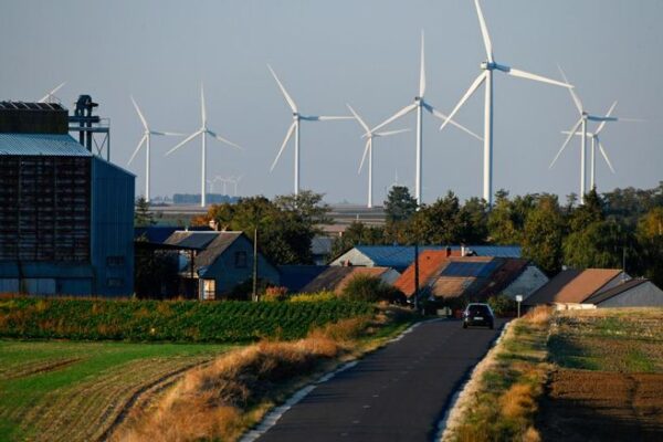 Les éoliennes en débat : la santé des riverains sacrifiée sur l’autel de l’industrie écologique