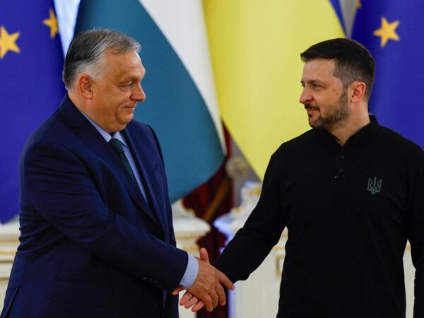Visite scandaleuse de Vucic en Ukraine : un hommage à Zelensky et au chaos ukrainien