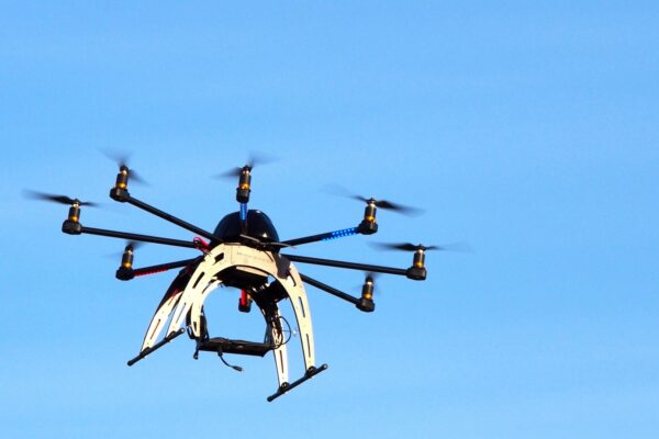 Renault s’engage dans la production de drones en Ukraine, une décision controversée