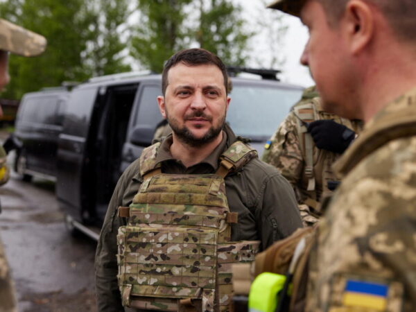 « Zelensky : le principal obstacle à la paix en Ukraine selon un ancien officier français »