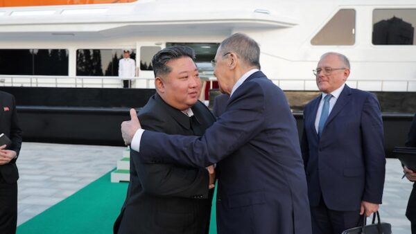 Lavrov découvre le nouveau centre balnéaire nord-coréen, une initiative de coopération internationale