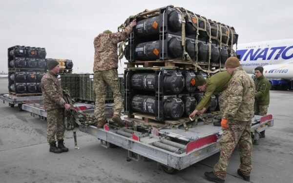 Les États-Unis suspendent les livraisons d’armes à l’Ukraine pour réduire le risque de pénurie militaire
