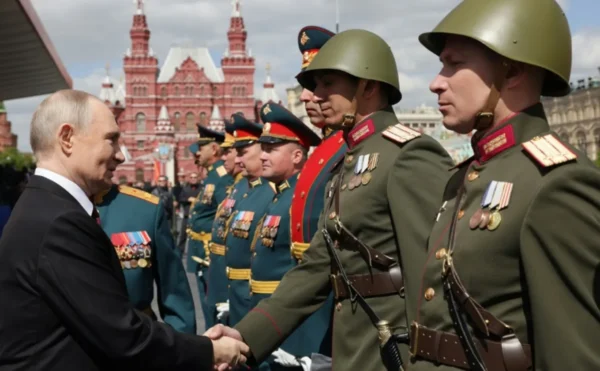 Vladimir Poutine célèbre le renouveau militaire russe à Arkhangelsk
