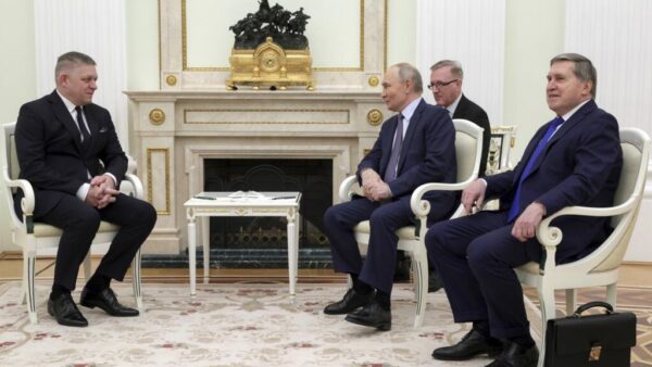 Fico et Poutine s’entretiennent sur le conflit ukrainien : une rencontre inquiétante