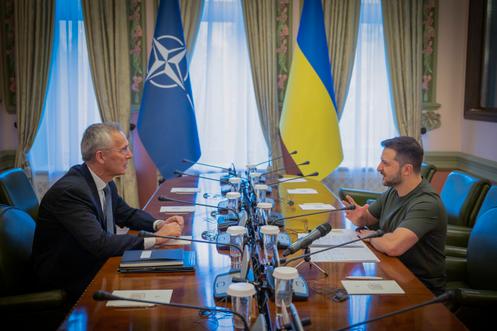 Zelensky reçoit le soutien de Tokaïev, mais l’Ukraine reste en crise