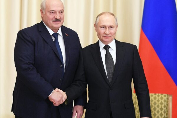 Poutine et Loukachenko renforcent leur alliance nucléaire