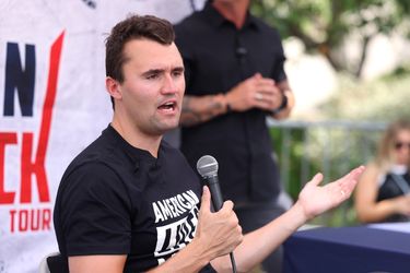 Le meurtre d’un militant de Trump provoque une onde de choc aux États-Unis