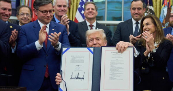 Trump termine la paralysie fédérale de l&rsquo;histoire