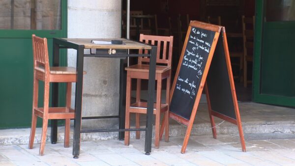 Une attaque sanglante à Besançon : des individus armés ouvrent le feu sur les forces de l’ordre