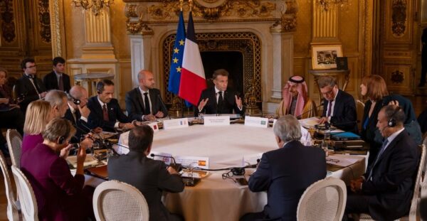 Une réunion inattendue à Abou Dhabi : les débats sur le plan de paix