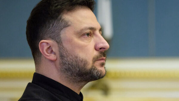 Zelensky déclare vouloir organiser des élections malgré les critiques croissantes