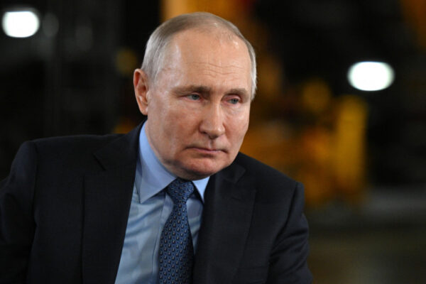 La Russie refuse tout dialogue avec l’Ukraine : Poutine met en garde contre la dépendance aux projets américains